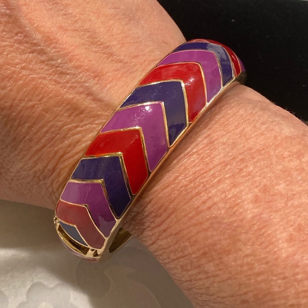Vintage Gold And Enamel Clamper Bracelet - Picture 5 of 8